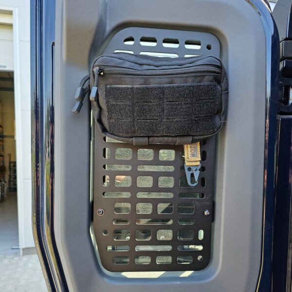 Mały panel MOLLE na drzwi Bison Gear