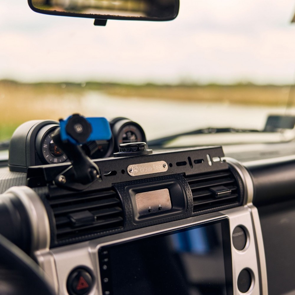 mocowanie-akcesoriow-na-deske-z-ladowarka-usb-bison-gear mocowanie-akcesoriow-na-deske-z-ladowarka-usb-bison-gear