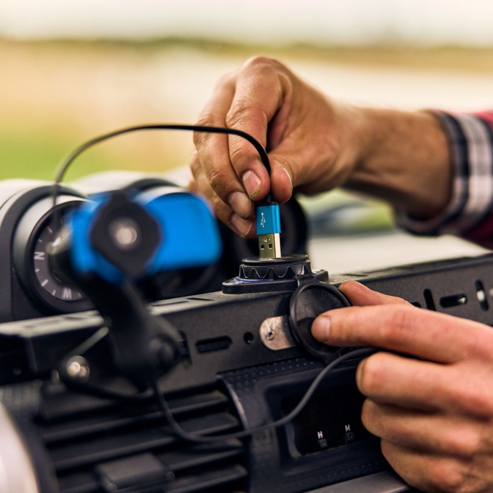 mocowanie-akcesoriow-na-deske-z-ladowarka-usb-bison-gear mocowanie-akcesoriow-na-deske-z-ladowarka-usb-bison-gear