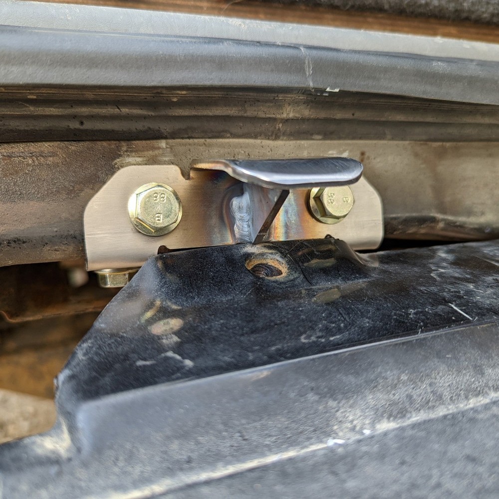 mocowanie-kola-zapasowego-bison-gear mocowanie-kola-zapasowego-bison-gear