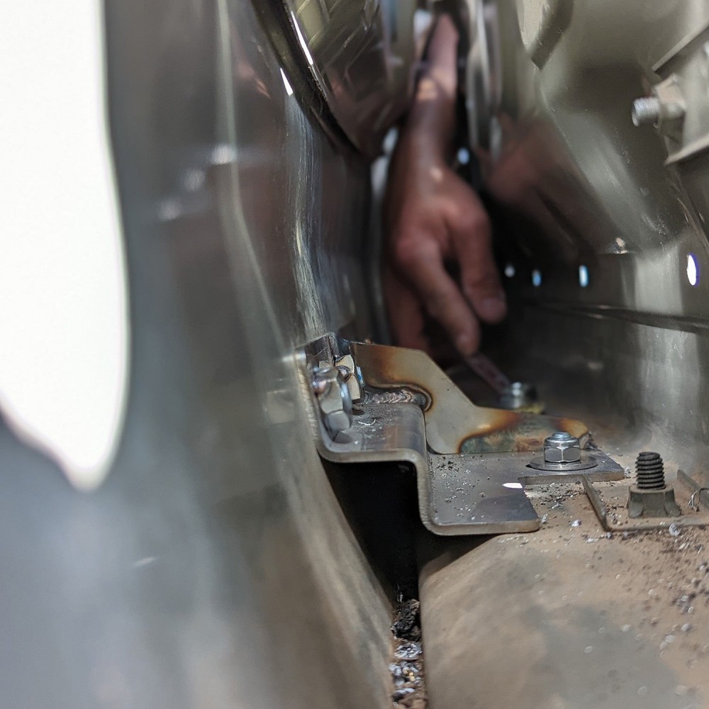 mocowanie-kola-zapasowego-bison-gear mocowanie-kola-zapasowego-bison-gear