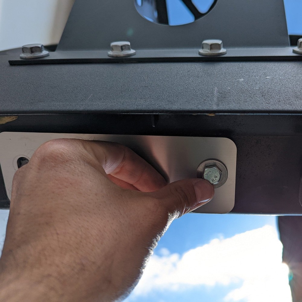 mocowanie-kola-zapasowego-bison-gear mocowanie-kola-zapasowego-bison-gear