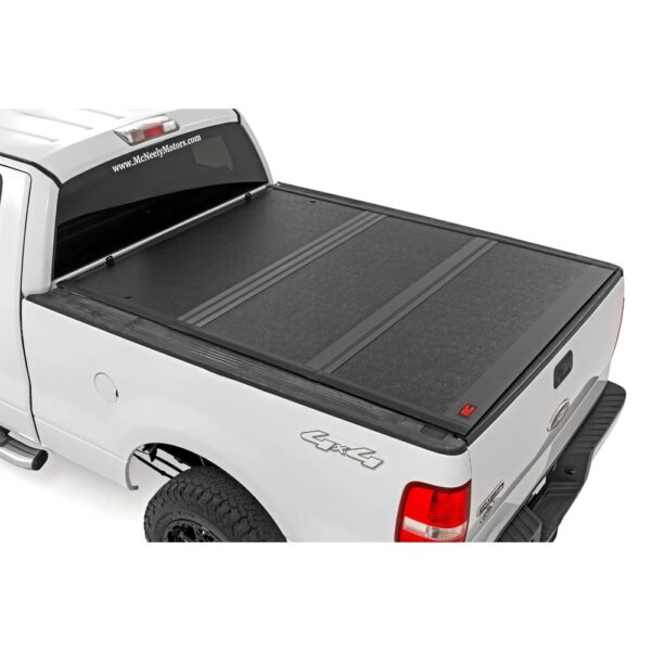 Twarda pokrywa paki tri-fold niski profil Rough Country 6’7″