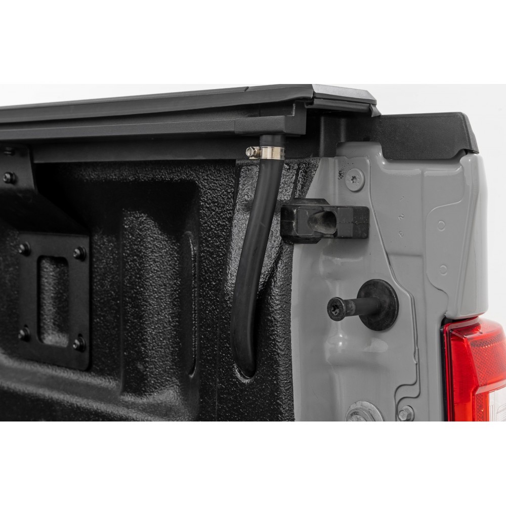 elektryczna-roleta-pokrywa-paki-aluminiowa-rough-country-5-7 elektryczna-roleta-pokrywa-paki-aluminiowa-rough-country-5-7