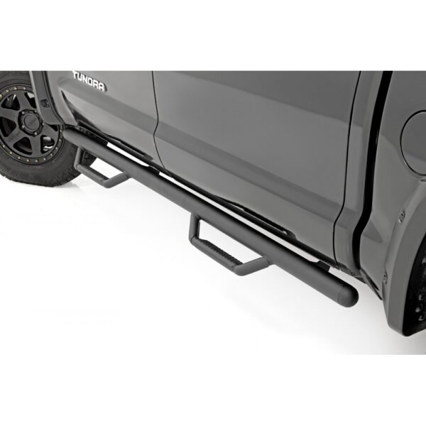 Progi, stopnie boczne czarne Rough Country Nerf Steps