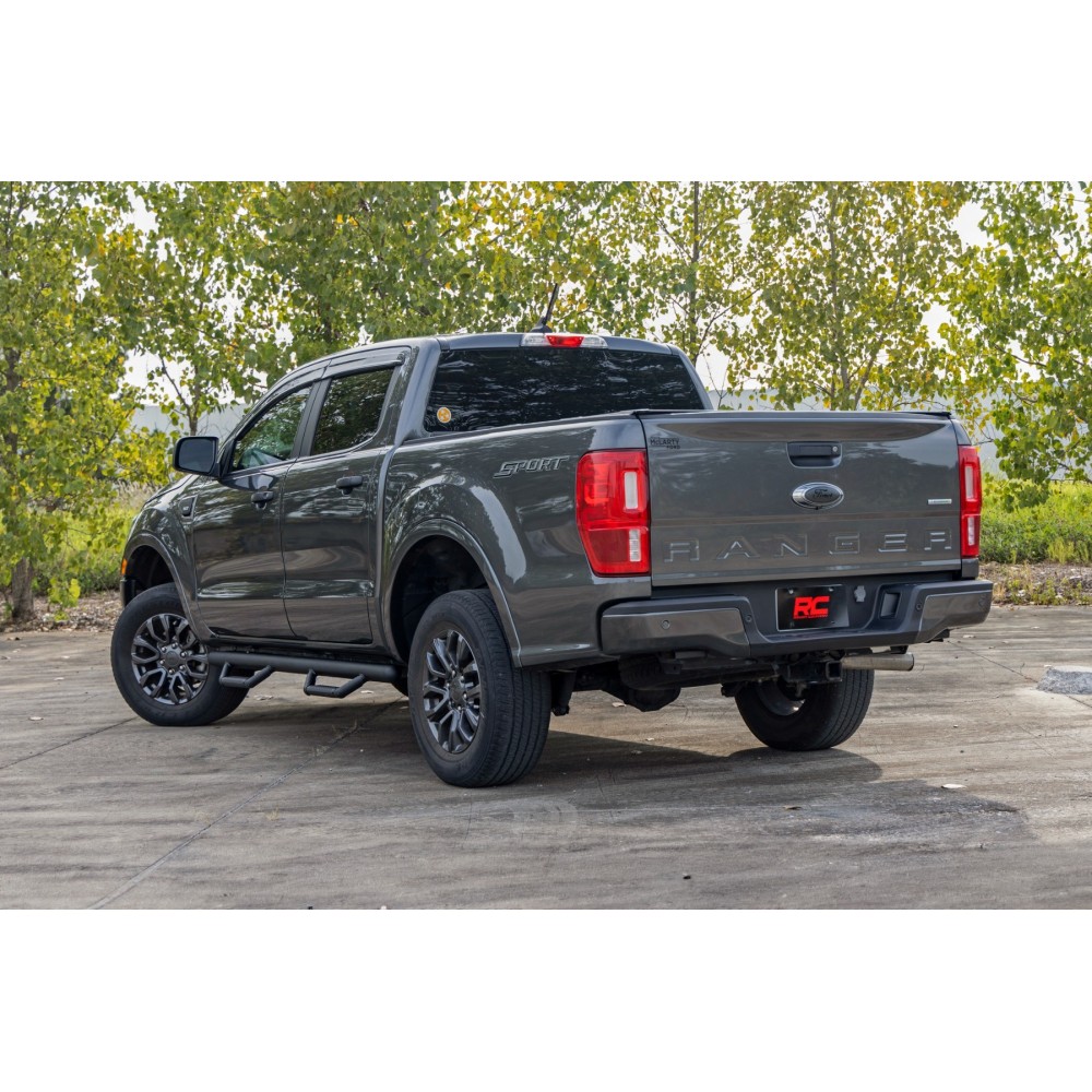 progi-stopnie-boczne-czarne-rough-country-nerf-steps-crew-cab progi-stopnie-boczne-czarne-rough-country-nerf-steps-crew-cab