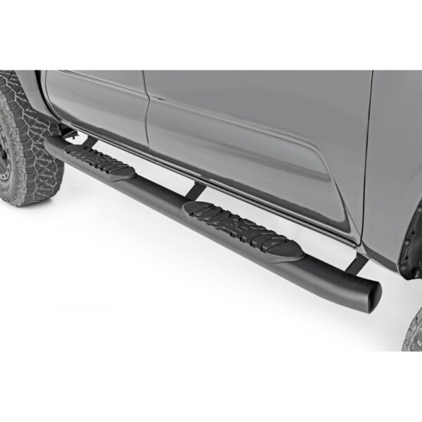 Progi, stopnie boczne czarne Rough Country Oval Nerf Steps Double Cab