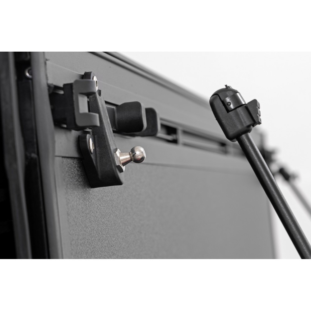 twarda-pokrywa-paki-tri-fold-flip-up-rough-country-5- twarda-pokrywa-paki-tri-fold-flip-up-rough-country-5-