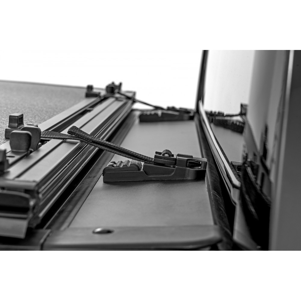 twarda-pokrywa-paki-tri-fold-flip-up-rough-country-6- twarda-pokrywa-paki-tri-fold-flip-up-rough-country-6-