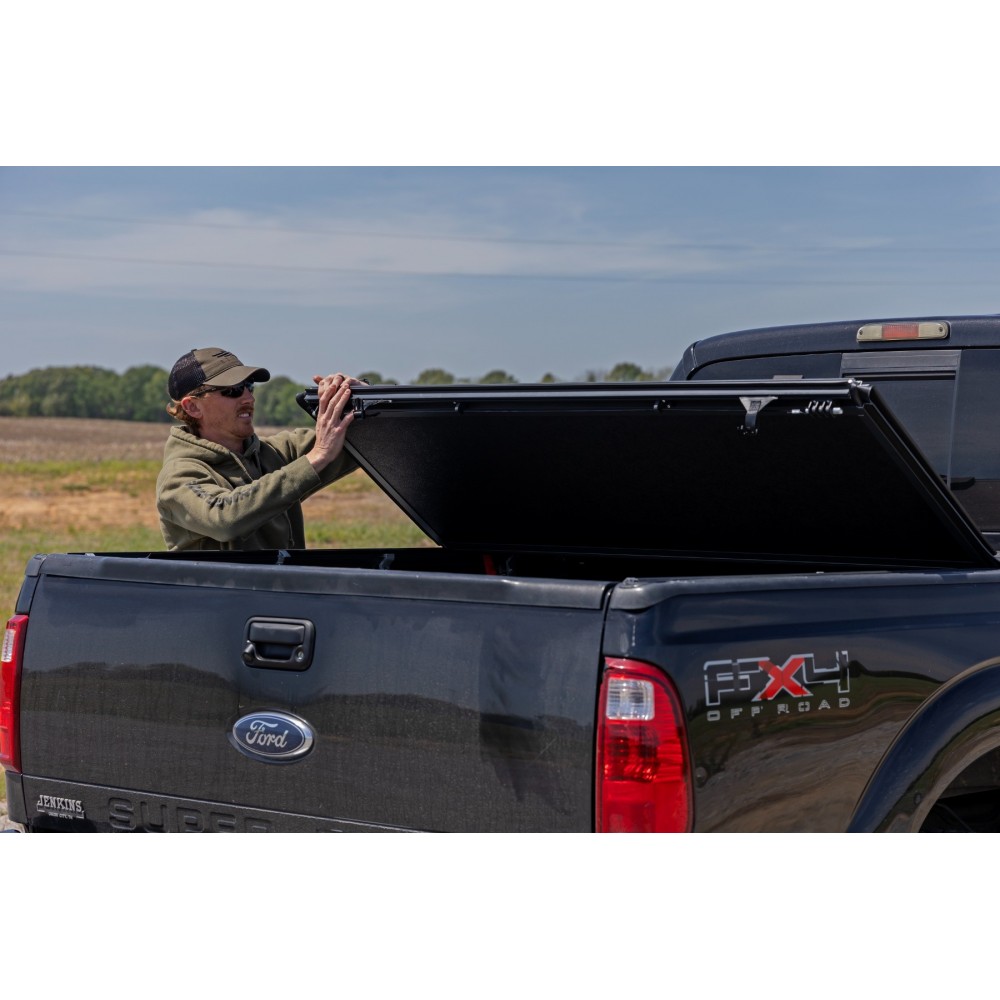 twarda-pokrywa-paki-tri-fold-niski-profil-rough-country-6-10 twarda-pokrywa-paki-tri-fold-niski-profil-rough-country-6-10